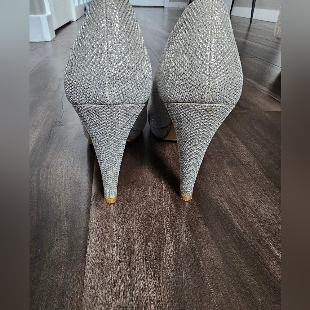 Shoes - Picture 3 of 8